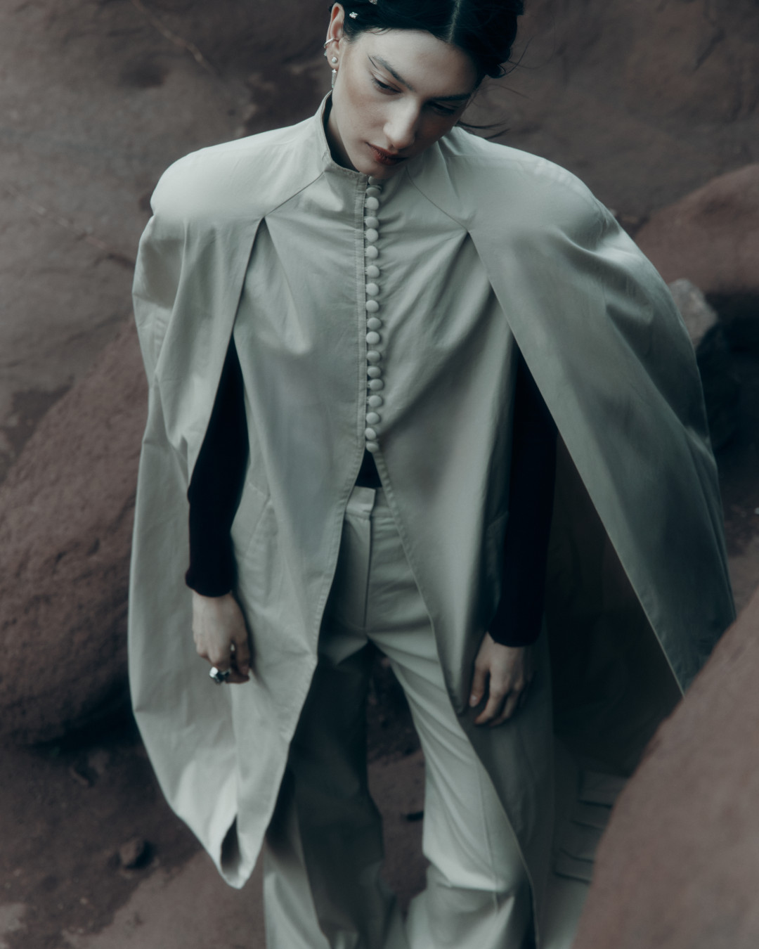 На «красных скалах» Катутау: каверстори нового номера Harper's BAZAAR Kazakhstan