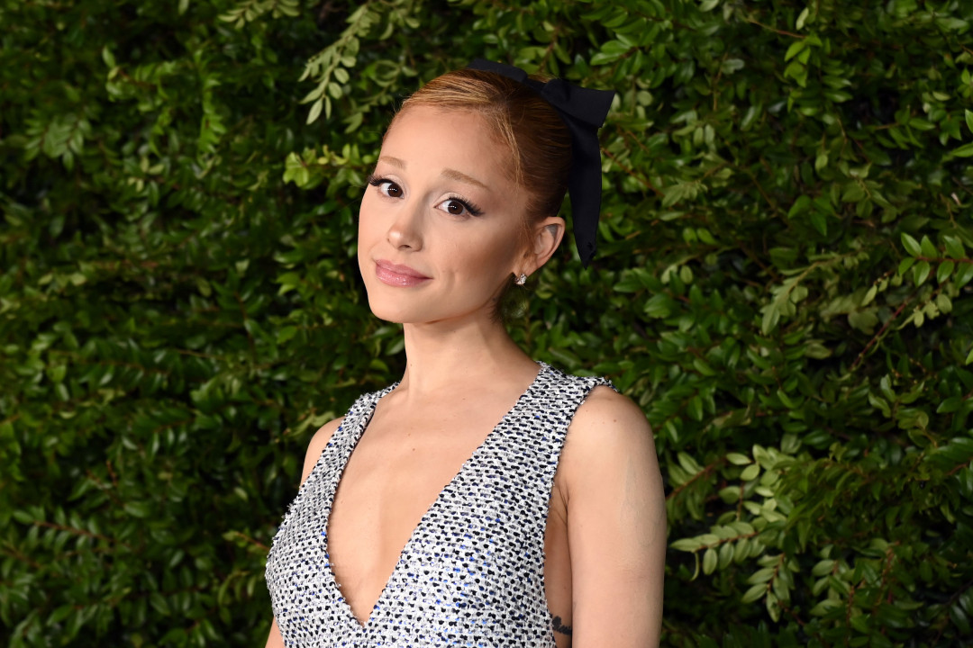 Ариана Гранде брюнетка