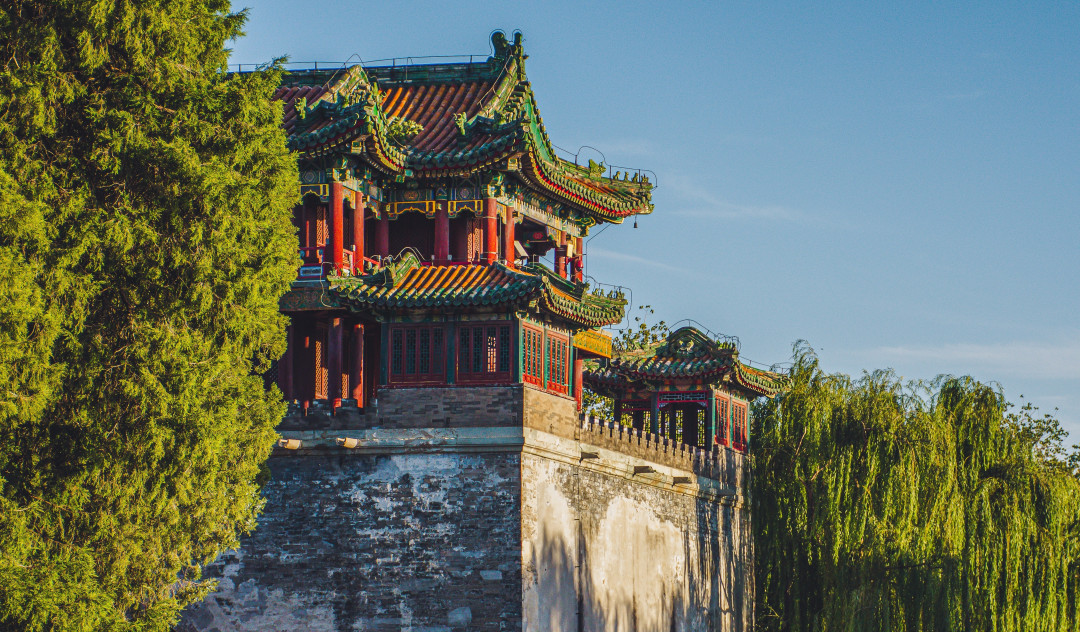 В Китае турист повредил воинов