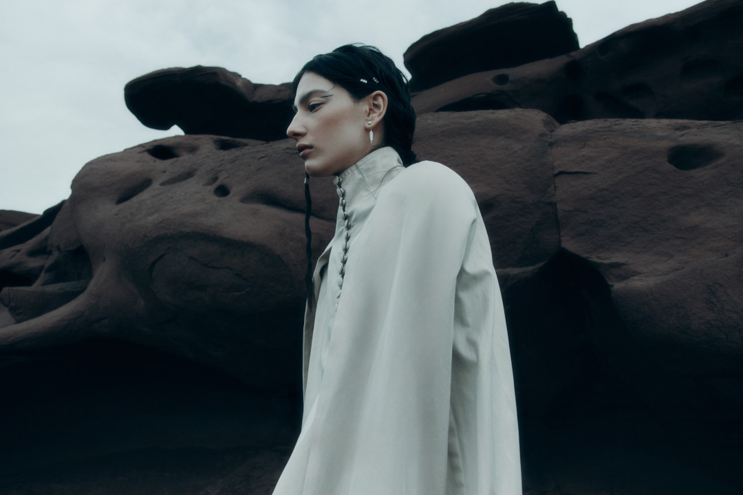 На «красных скалах» Катутау: каверстори нового номера Harper's BAZAAR Kazakhstan