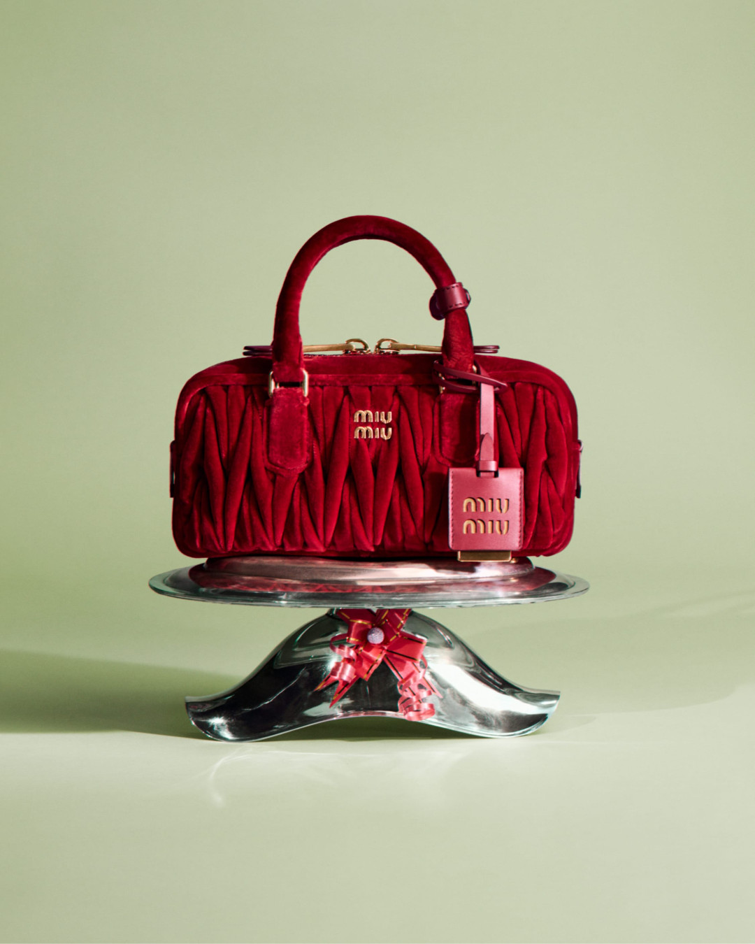 праздничный кампейн Miu Miu 2025 года