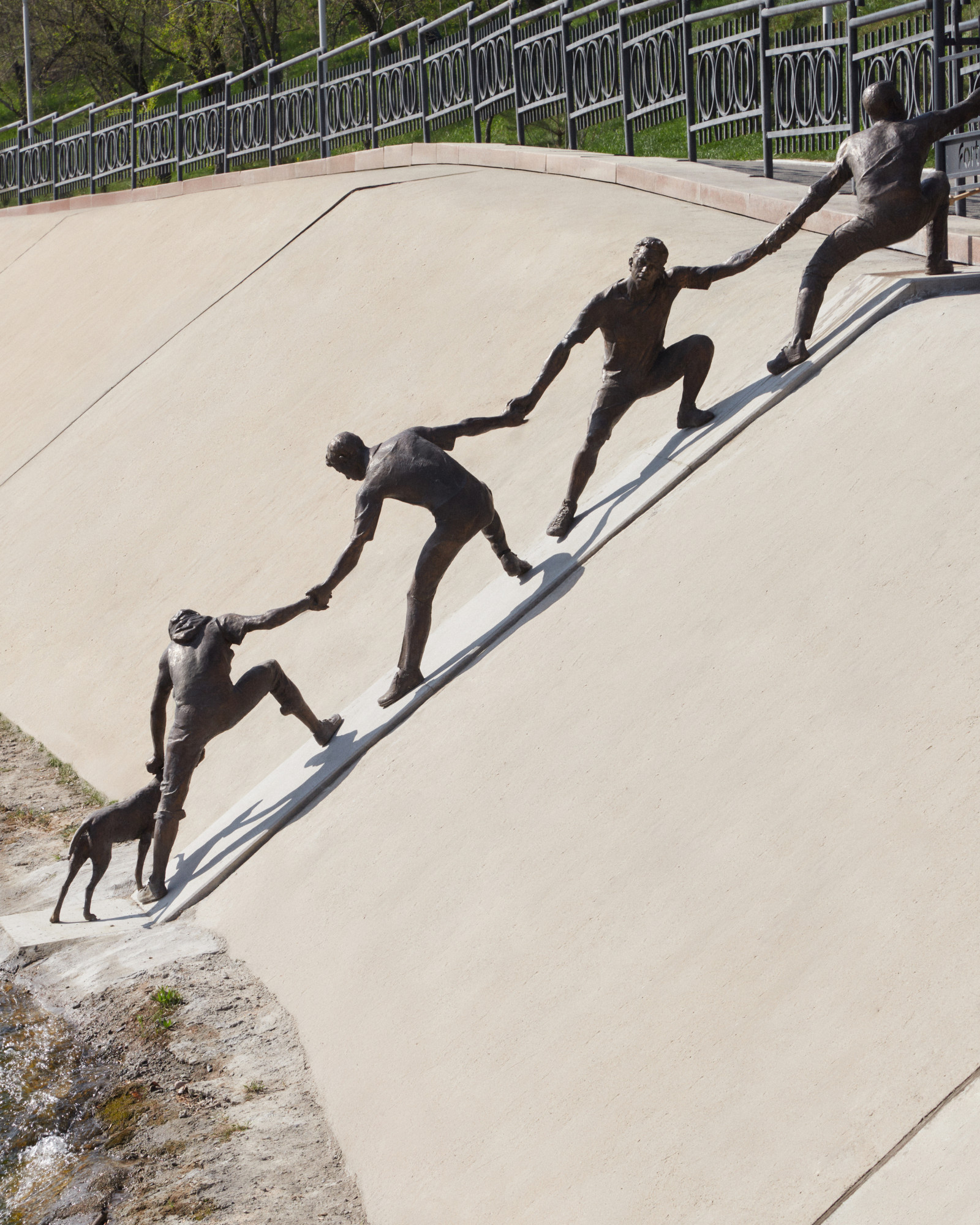 Цепочка, в которую хочется встать: Рус Бикетов — о тотальном одиночестве
