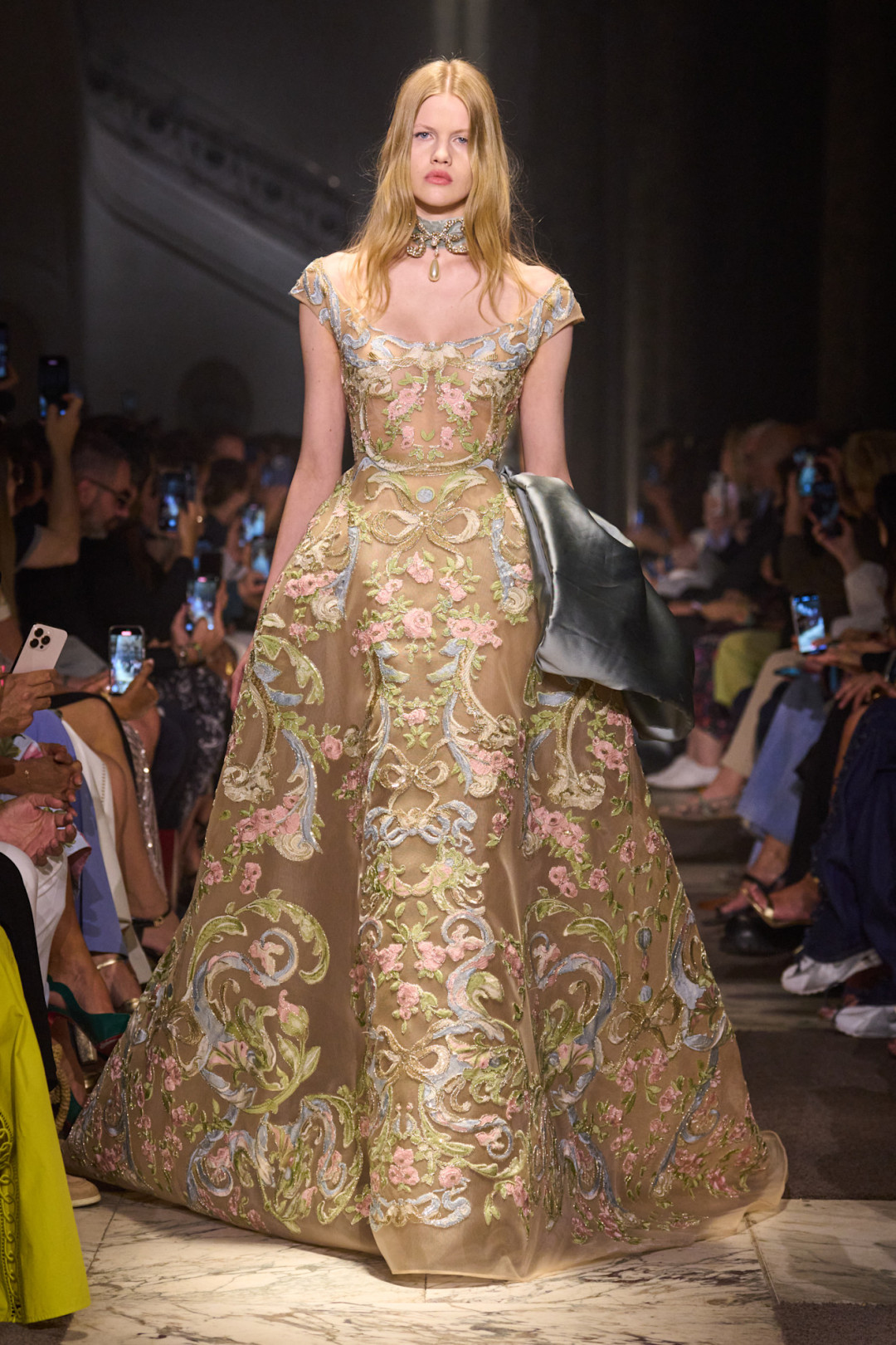 осенне-зимняя Неделя высокой моды 2025 года 