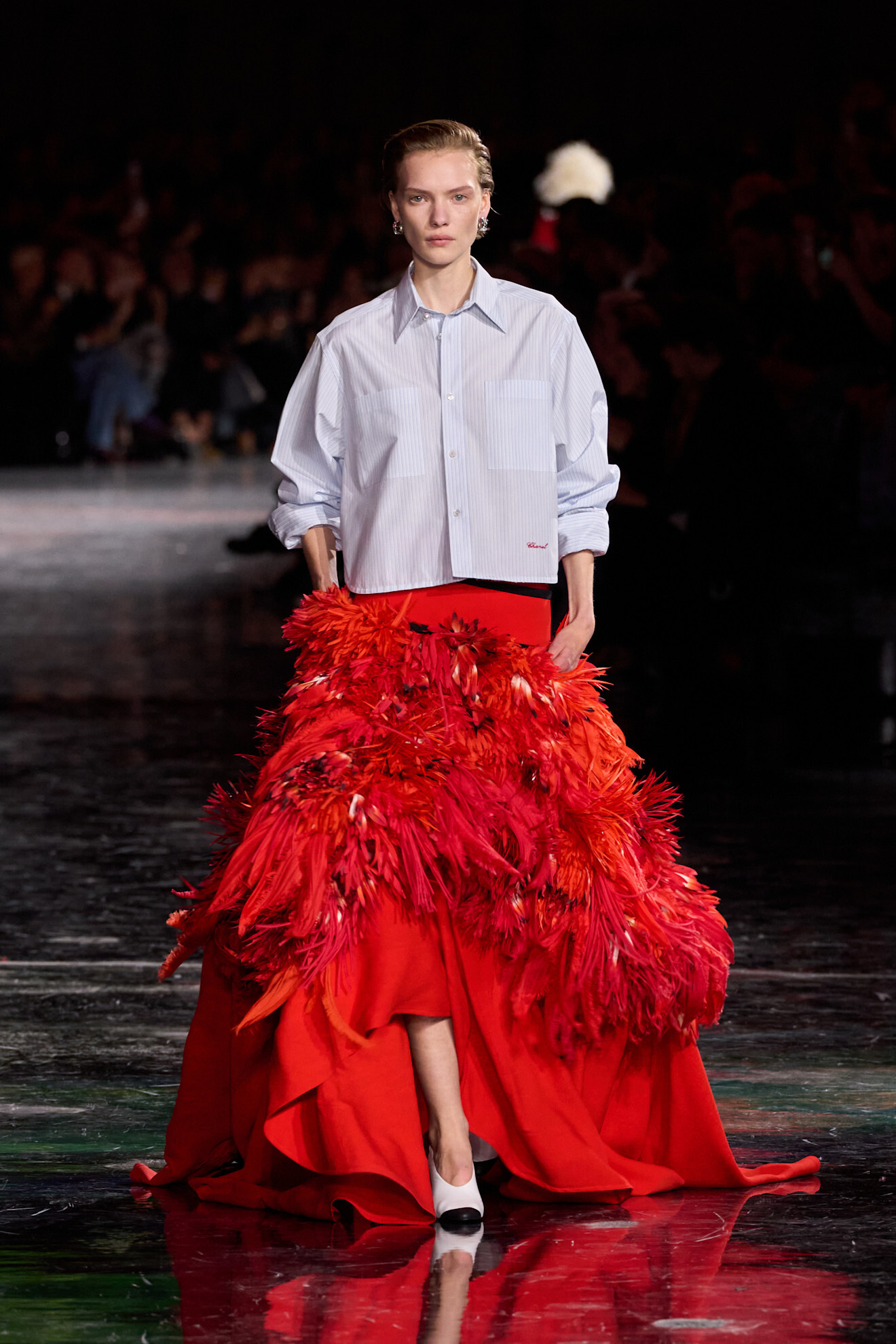 Жаз мезгілінің басты гүлі — астра. Мұндай шешімге Chanel, David Koma және өзге де брендтер сенімді