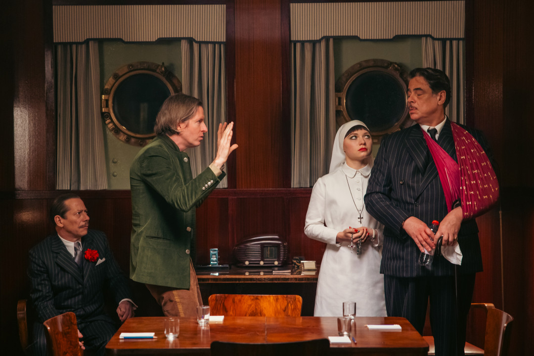 Уэс Андерсон, Скарлетт Йоханссон, Бенисио Дель Торо и другие — о
фильме «Финикийская схема», вторых шансах и отношениях отцов и
дочерей