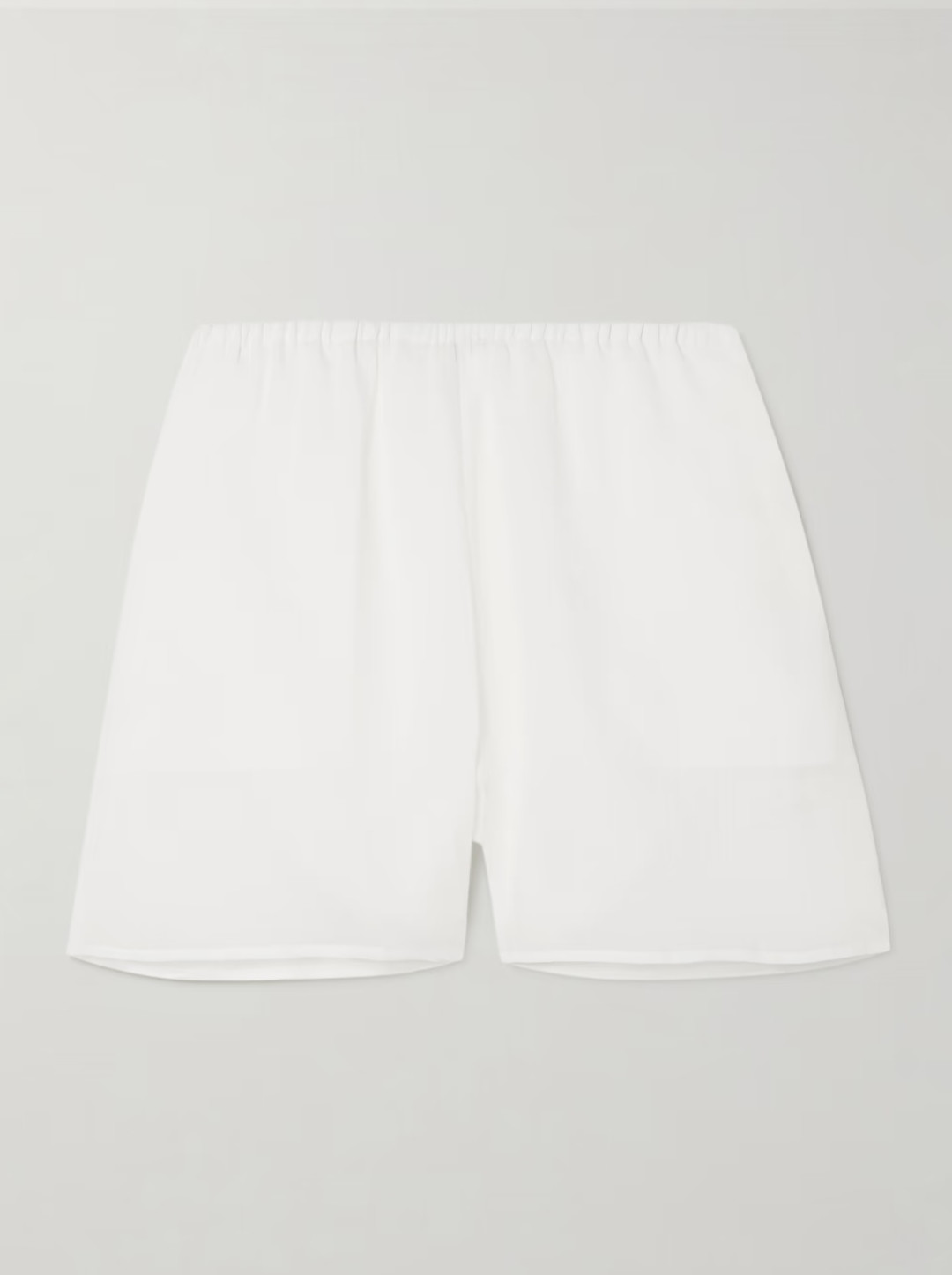 Где найти белые шорты как у Эльзы Хоск?