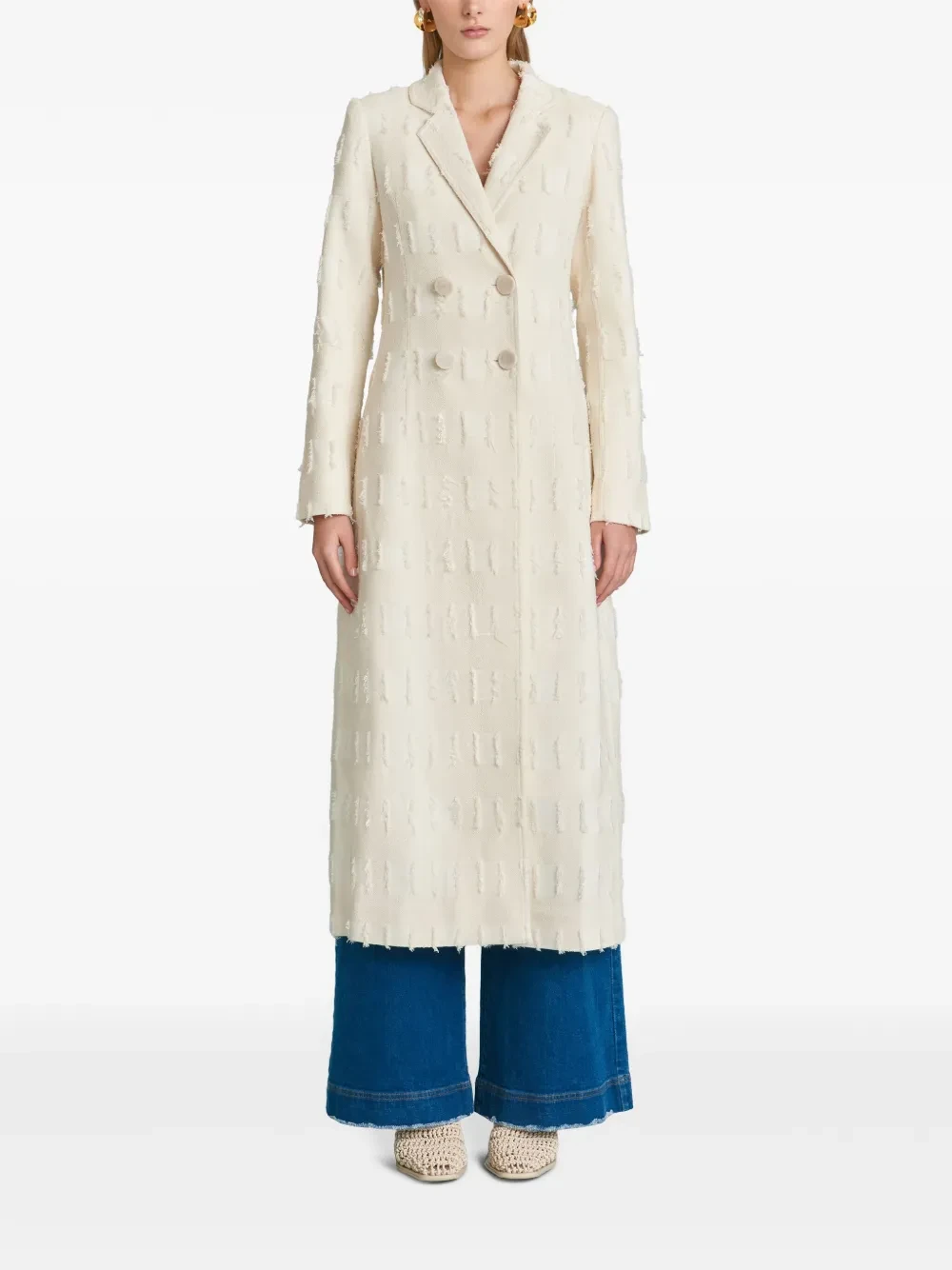 Где найти белоснежное пальто как у Ани Тейлор-Джой?