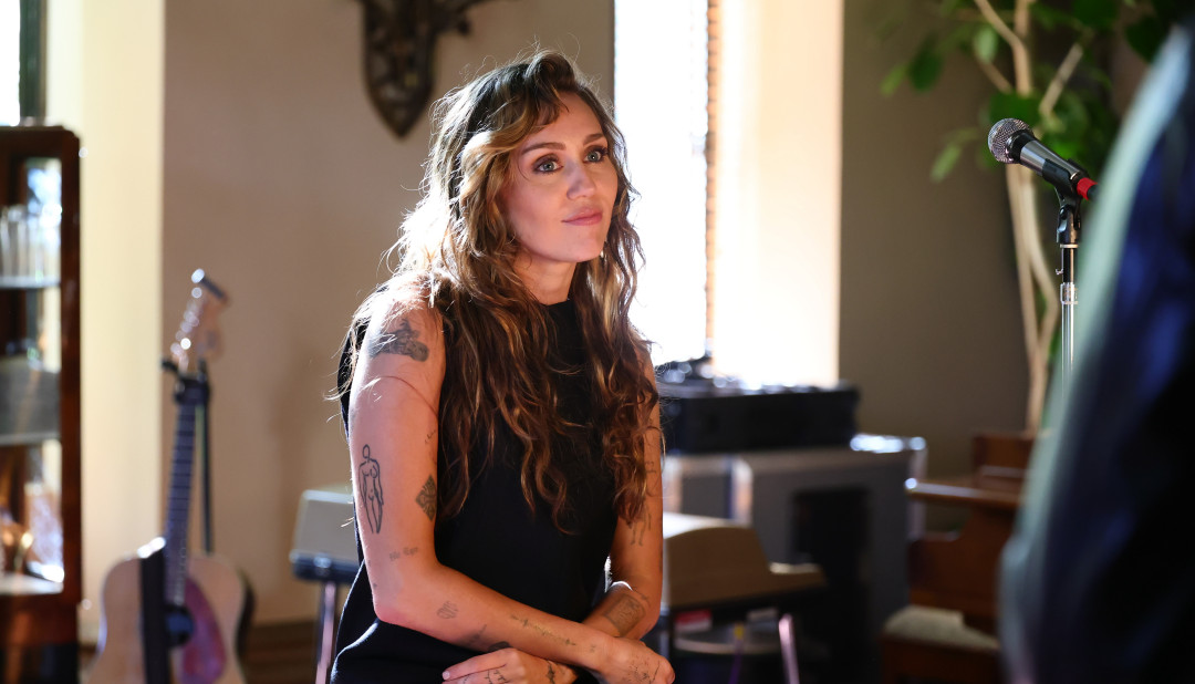 Майли Сайрус рок-н-рольный образ