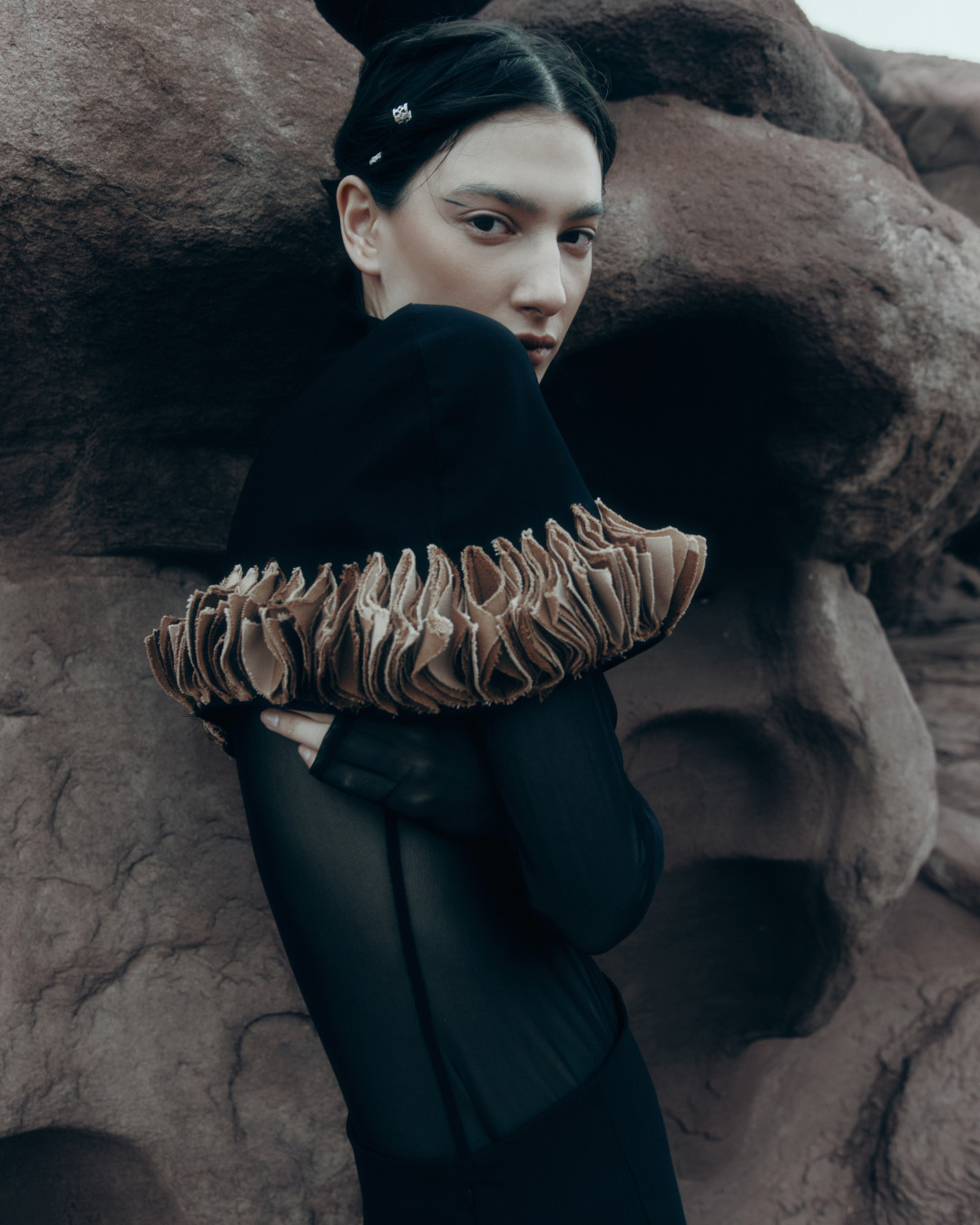 На «красных скалах» Катутау: каверстори нового номера Harper's BAZAAR Kazakhstan