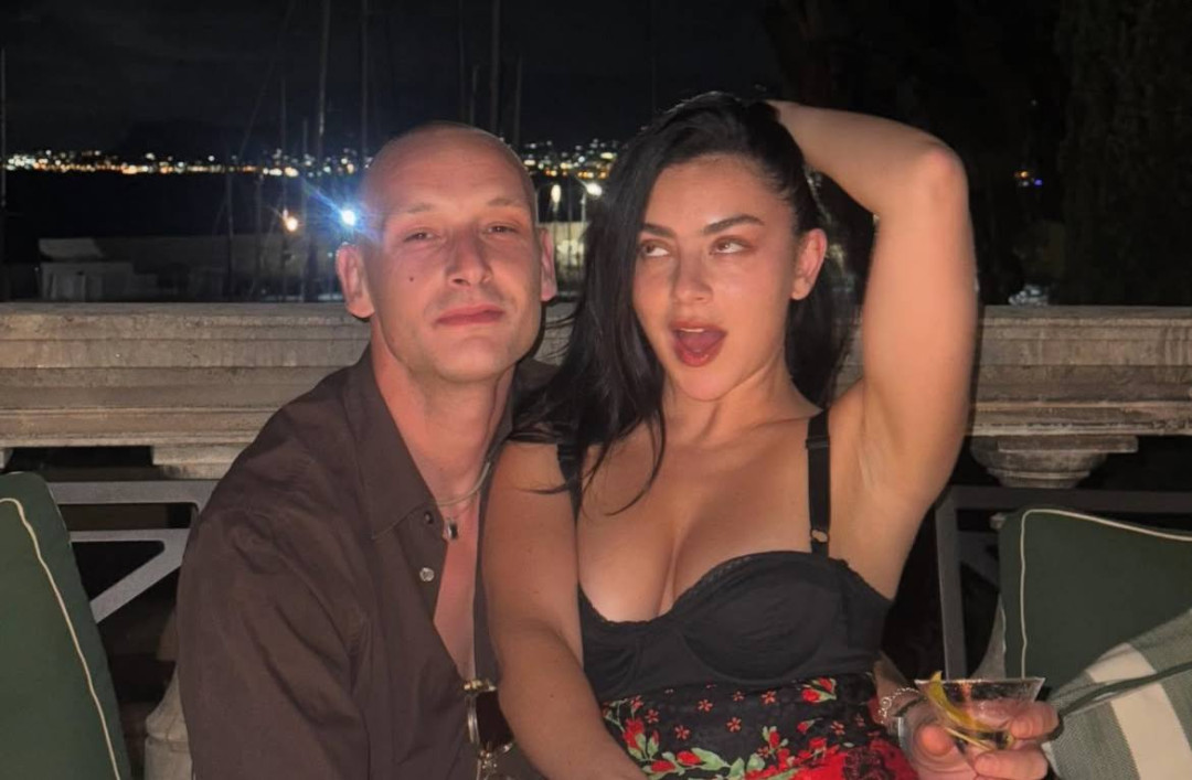 Charli XCX и Джордж Дэниел сыграли вторую свадьбу