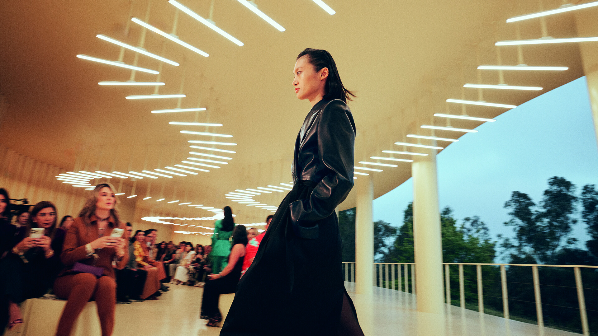 Эстетика танца и калифорнийская осень в коллекции Hermès FW 2026