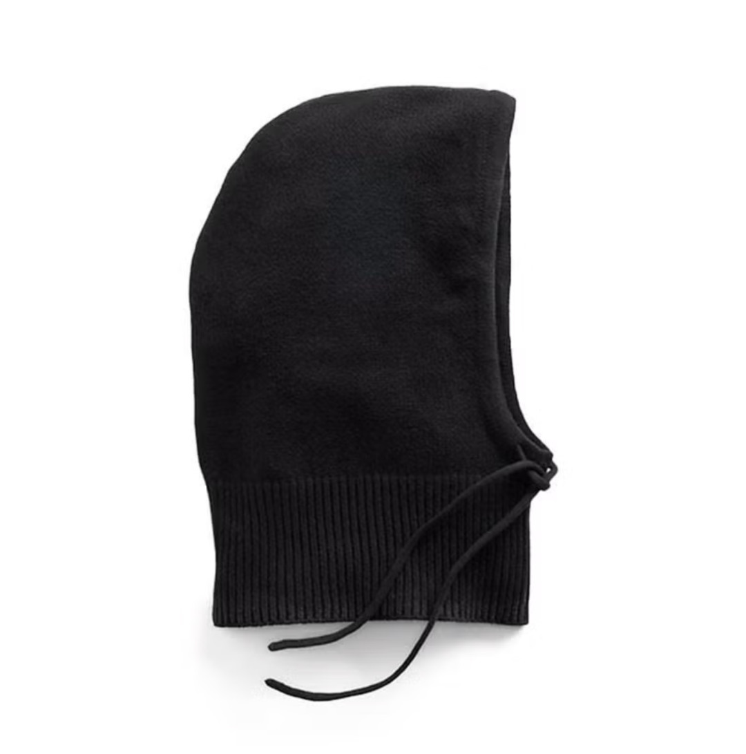 Бас киімдер, шарфтар және қолғаптар: сіздің жайлы образдарыңызға арналған ең үздік қысқы аксессуарлар