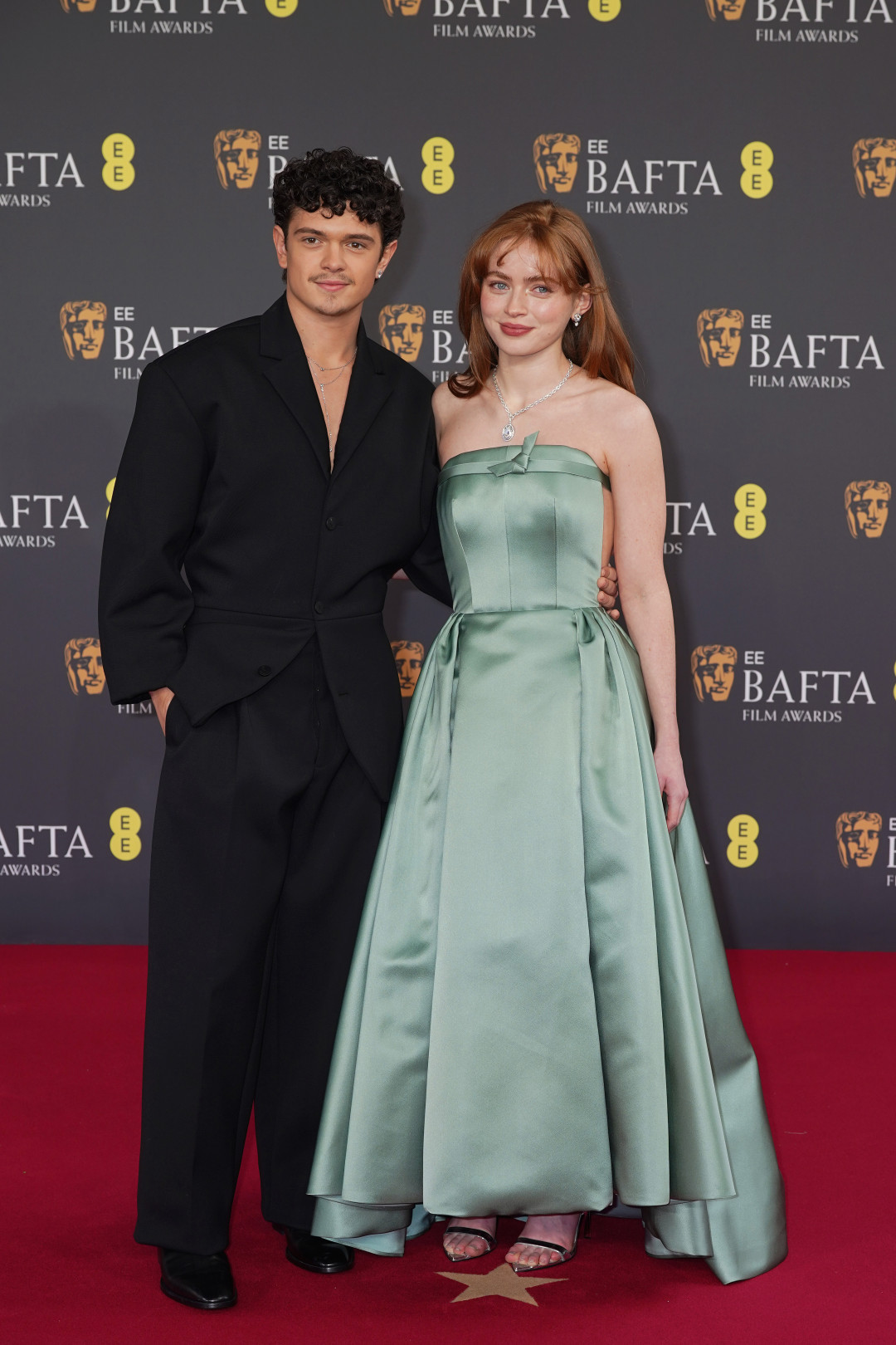 Самые эффектные образы звезд с ковровой дорожки премии BAFTA 2026