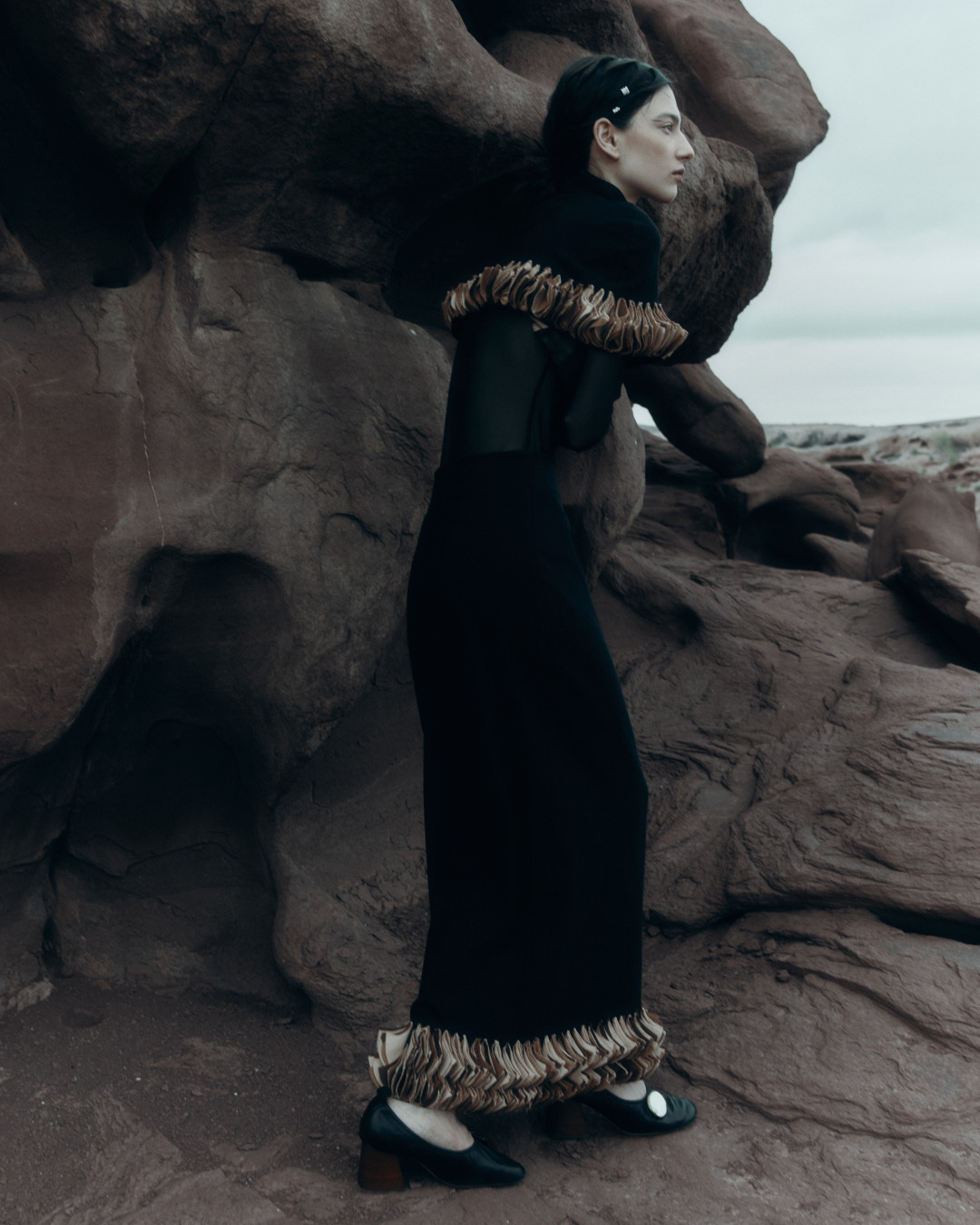 На «красных скалах» Катутау: каверстори нового номера Harper's BAZAAR Kazakhstan