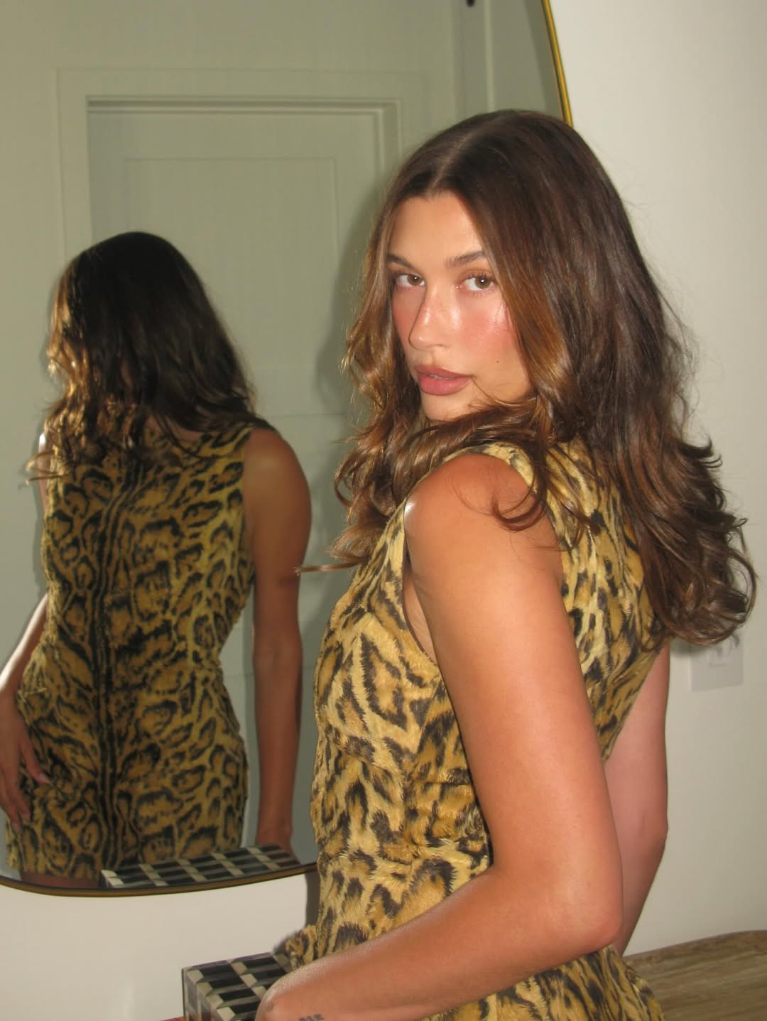 Хейли Бибер озарила весь Нью-Йорк своим эффектным архивным образом