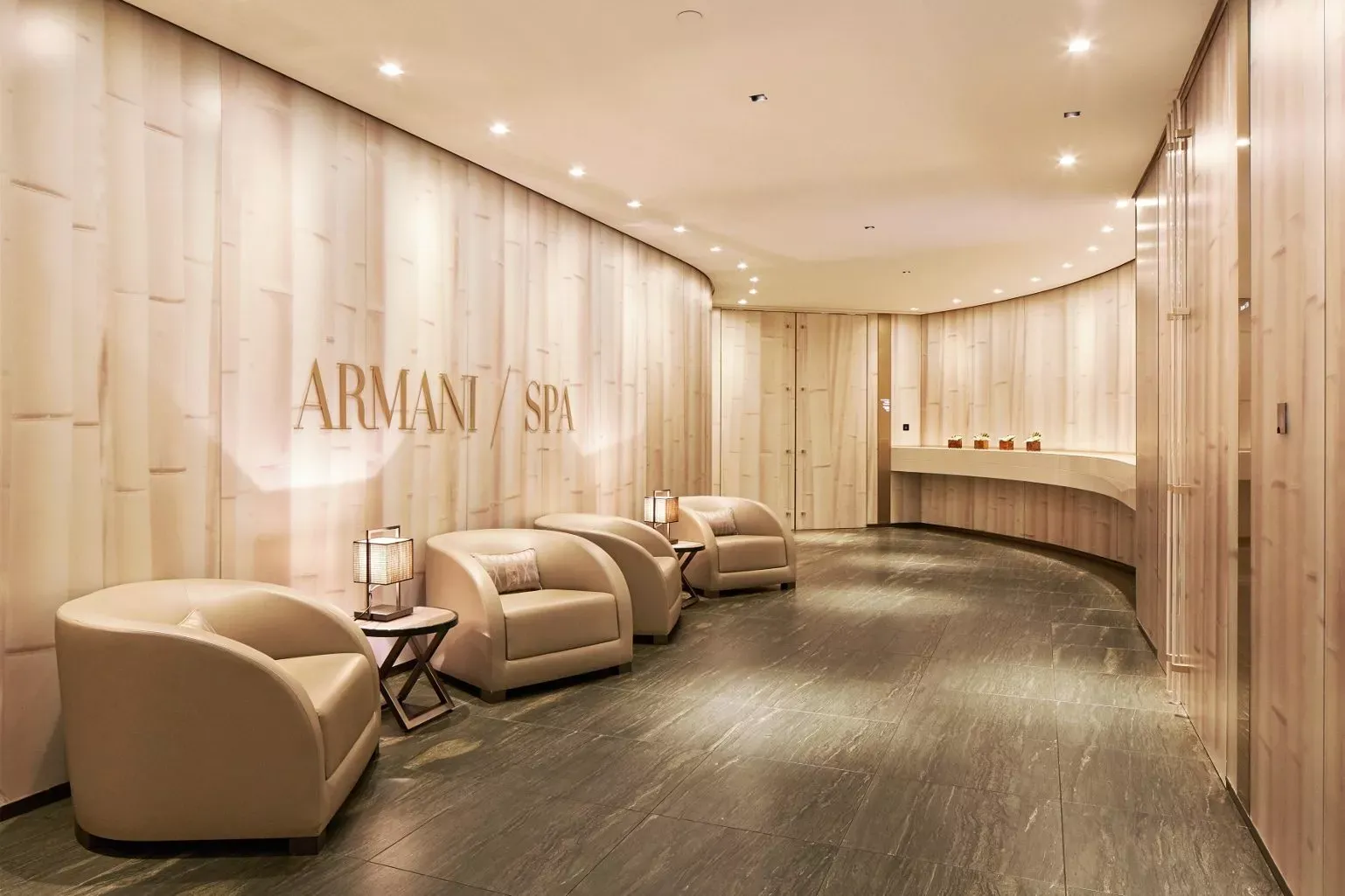 В постели с Versace, в гостях у Armani: как выглядят отели модных Домов?