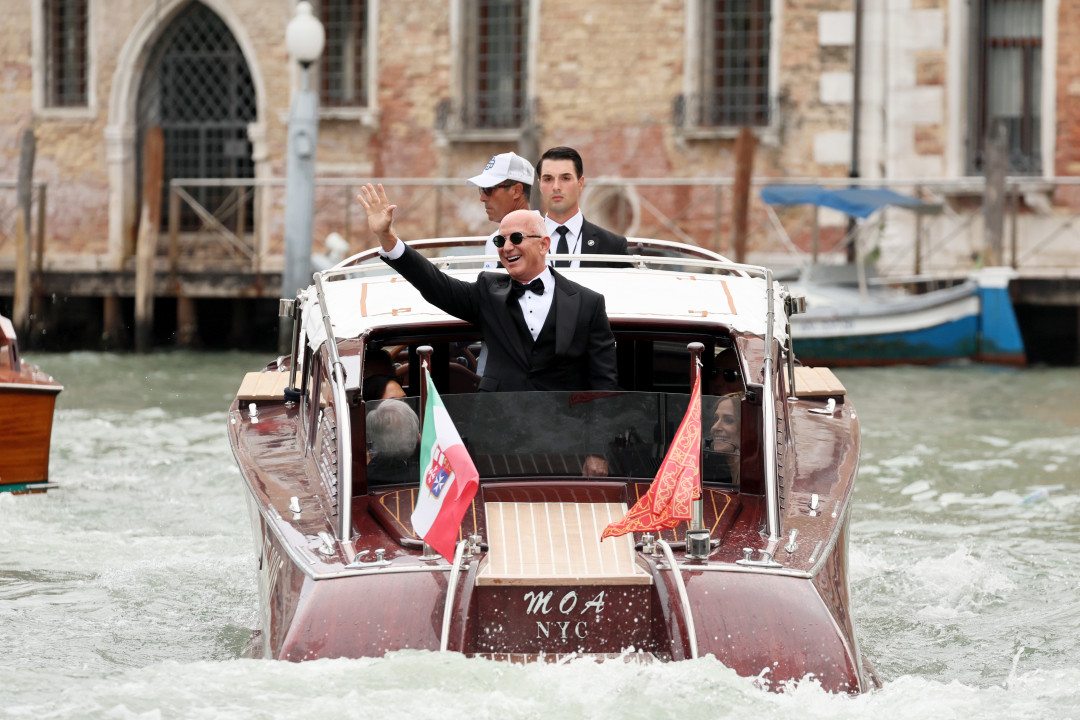 Джефф Безос Санчес устроили пижамную вечеринку