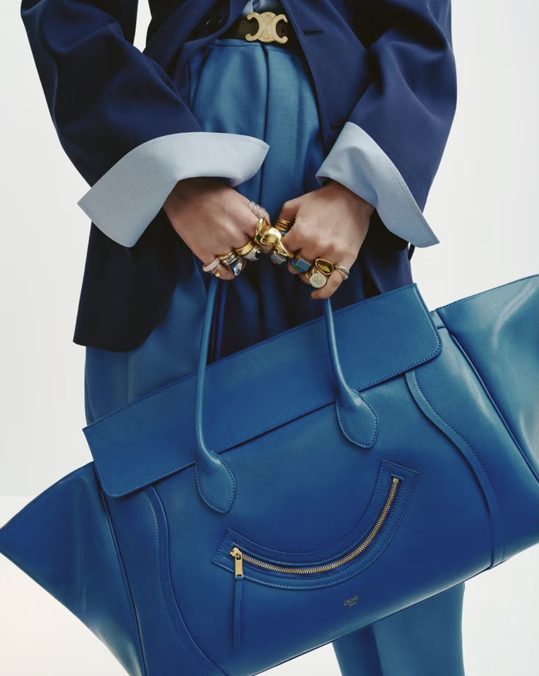 Культовая сумка Celine Phantom возвращается в моду спустя годы 