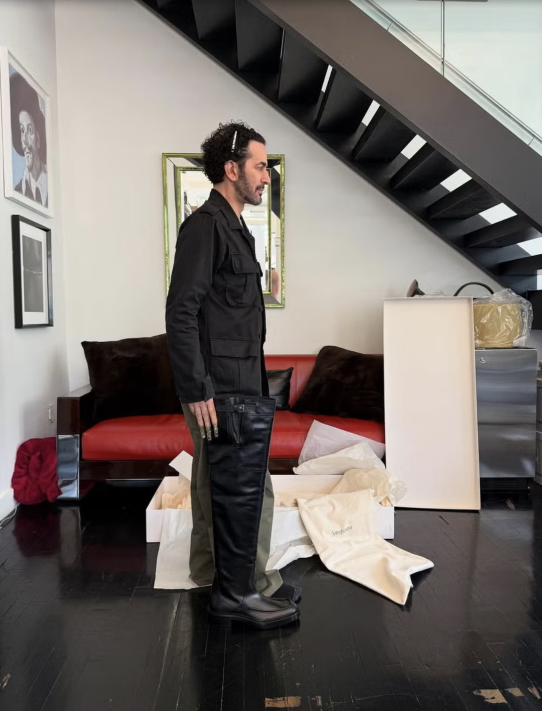 Эти звездные модники без ума от высоких кожаных сапог Saint Laurent 