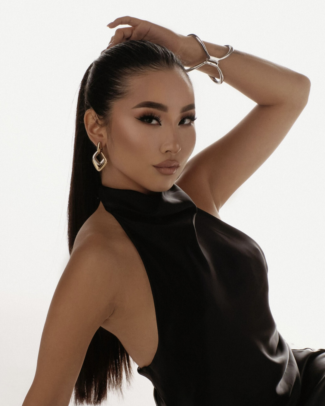 Сериалы, которые любит пересматривать редакция Harper's BAZAAR Kazakhstan