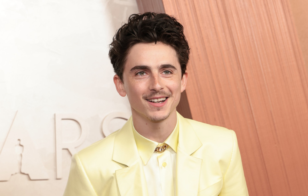 Тимоти Шаламе надел костюм кыргызстанского дизайнера