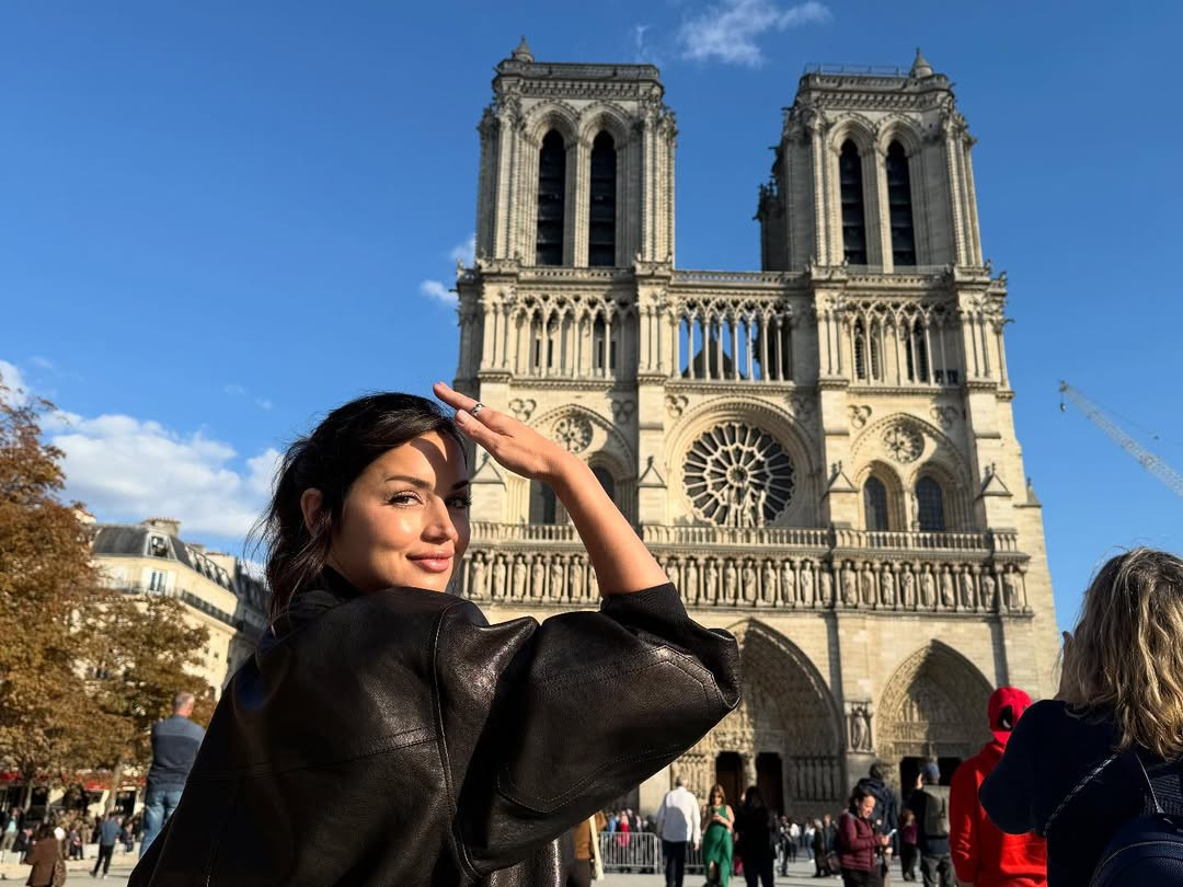 Где купить кожаный бомбер как у Аны де Армас?