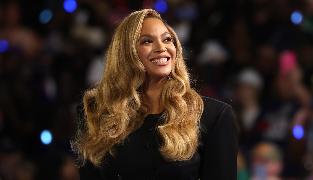 наряд Moschino для Бейонсе