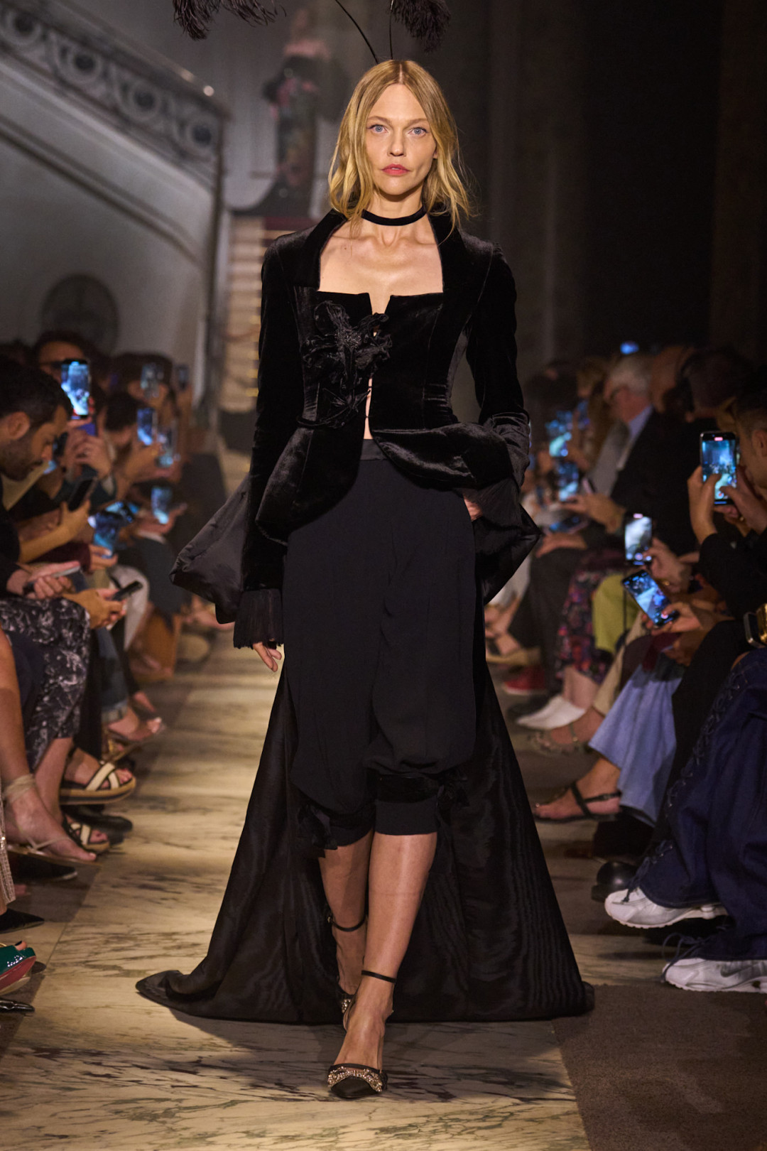 осенне-зимняя Неделя высокой моды 2025 года 