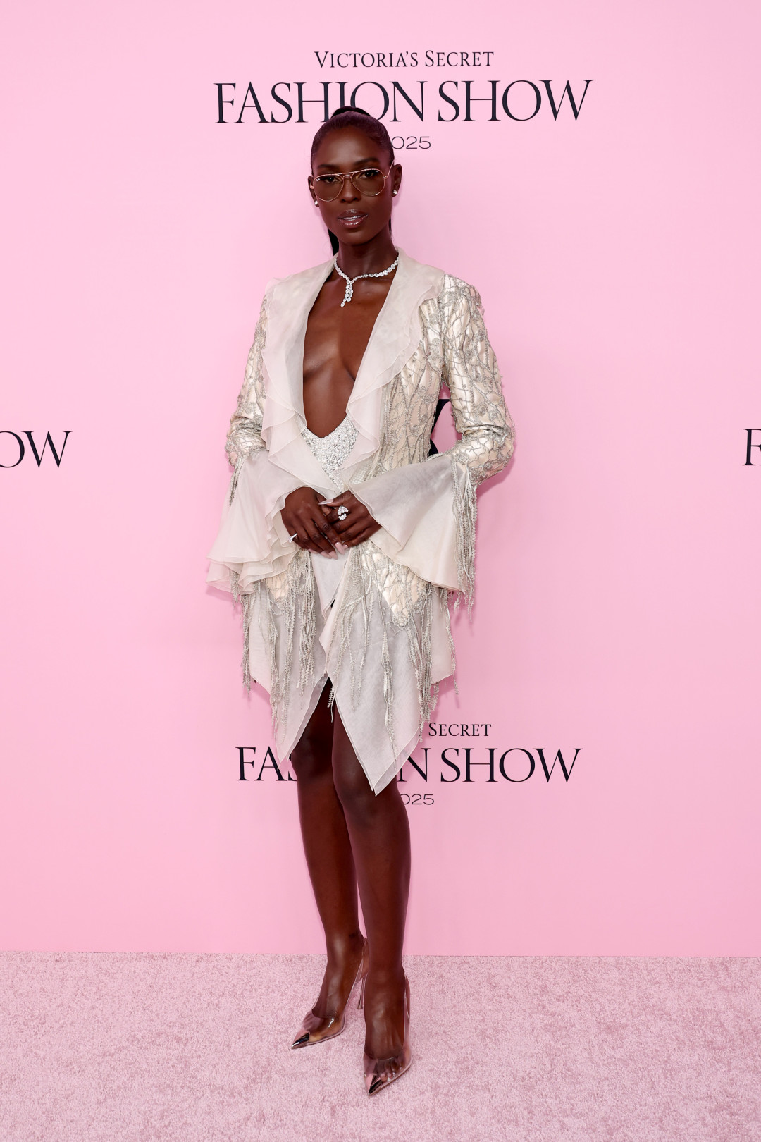 Знаменитости сидели в первом ряду Victoria’s Secret 2025