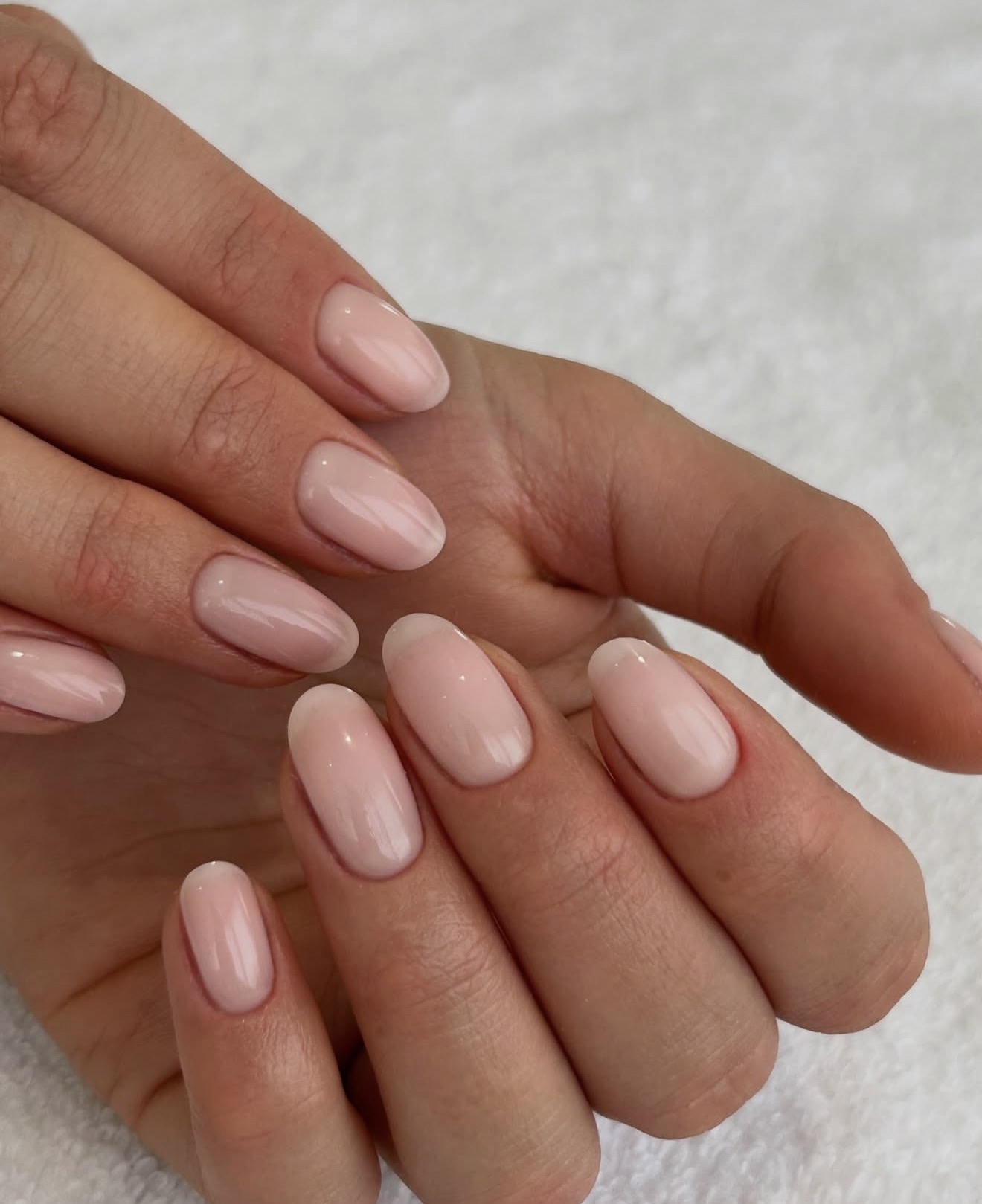 Эстетика clean girl: как повторить маникюр rose French?