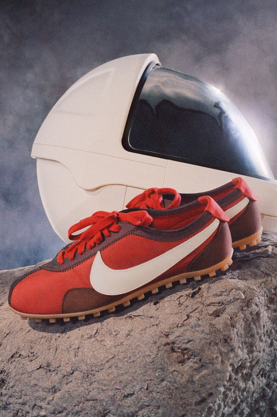 LISA и Nike возрождают легендарные кроссовки Moon Shoe