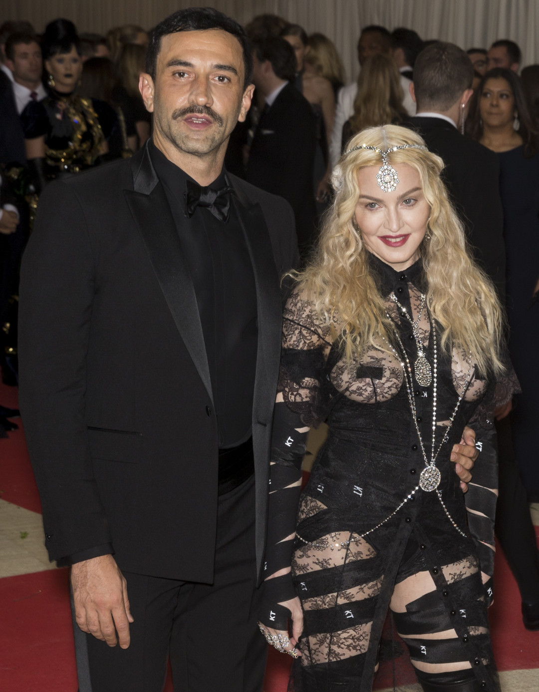 Этот дизайнер обвиняется в сексуальном насилии