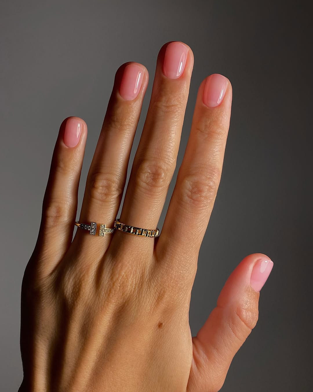 От минималистичных до ярких: идеи маникюра для коротких ногтей