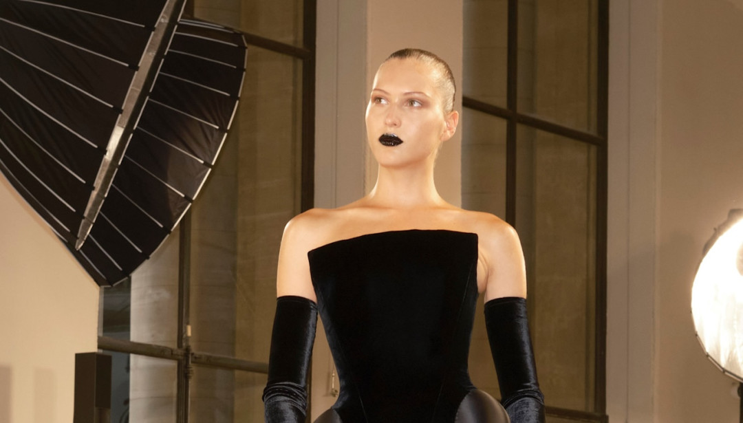 Черная помада