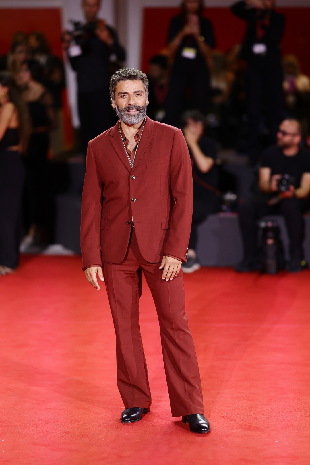 Эти звезды выбрали самые стильные аутфиты для восьмого дня Венецианского кинофестиваля 