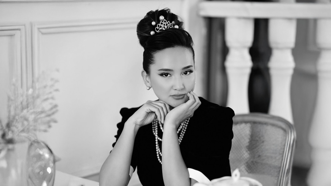 «Жұлдыздар танымалдыққа дейін және қазір…» Салтанат Бақаева жас кезіндегі ескі фотосуретін көрсетті