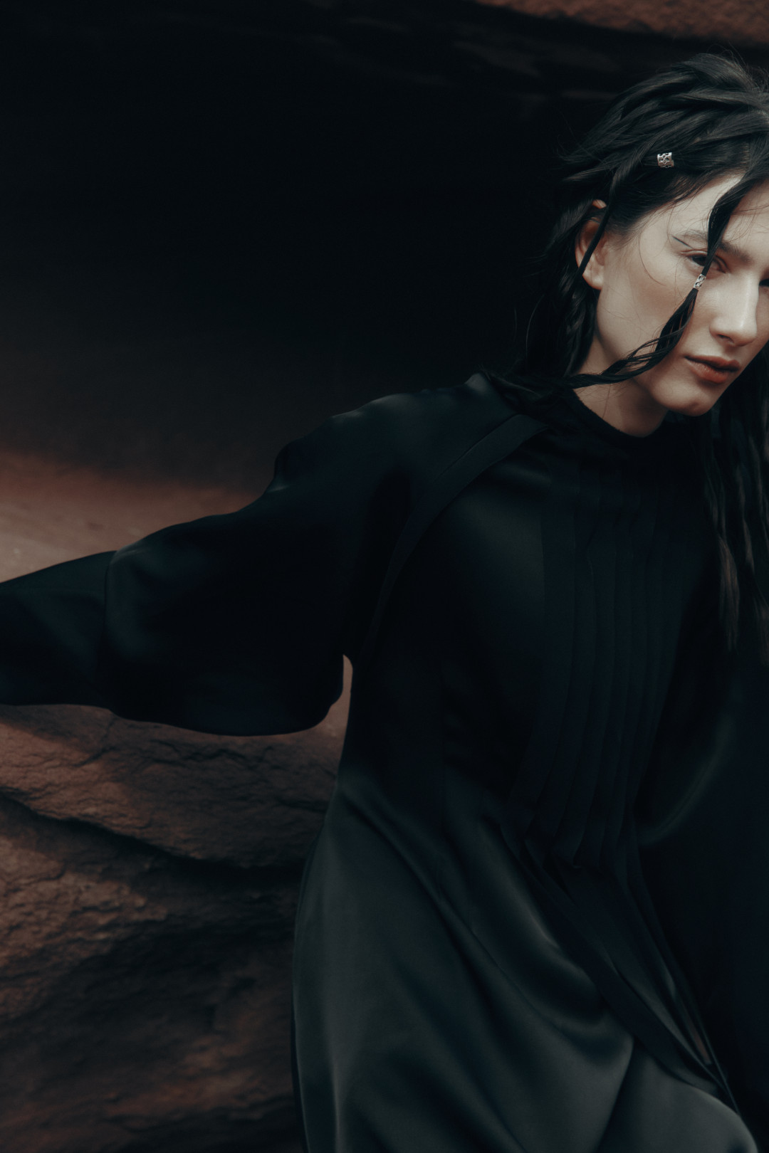 На «красных скалах» Катутау: каверстори нового номера Harper's BAZAAR Kazakhstan