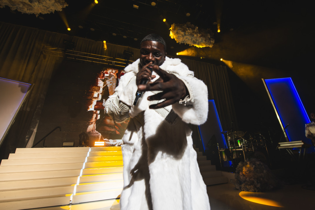 Akon задержан