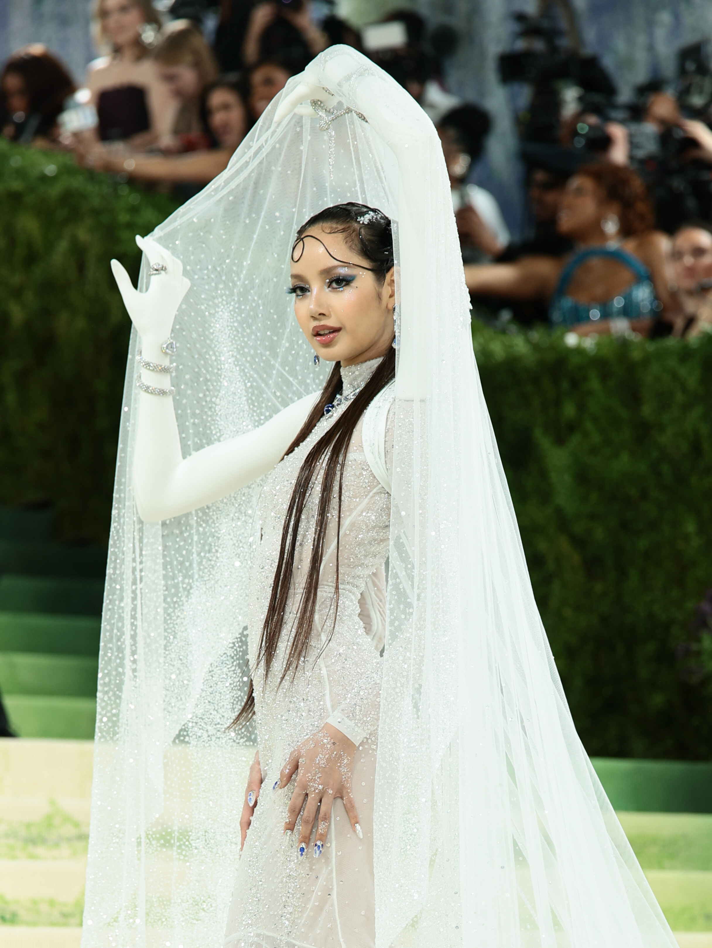 Глаза, как с холста и локоны муз Боттичелли: бьюти-тренды Met Gala 2026
