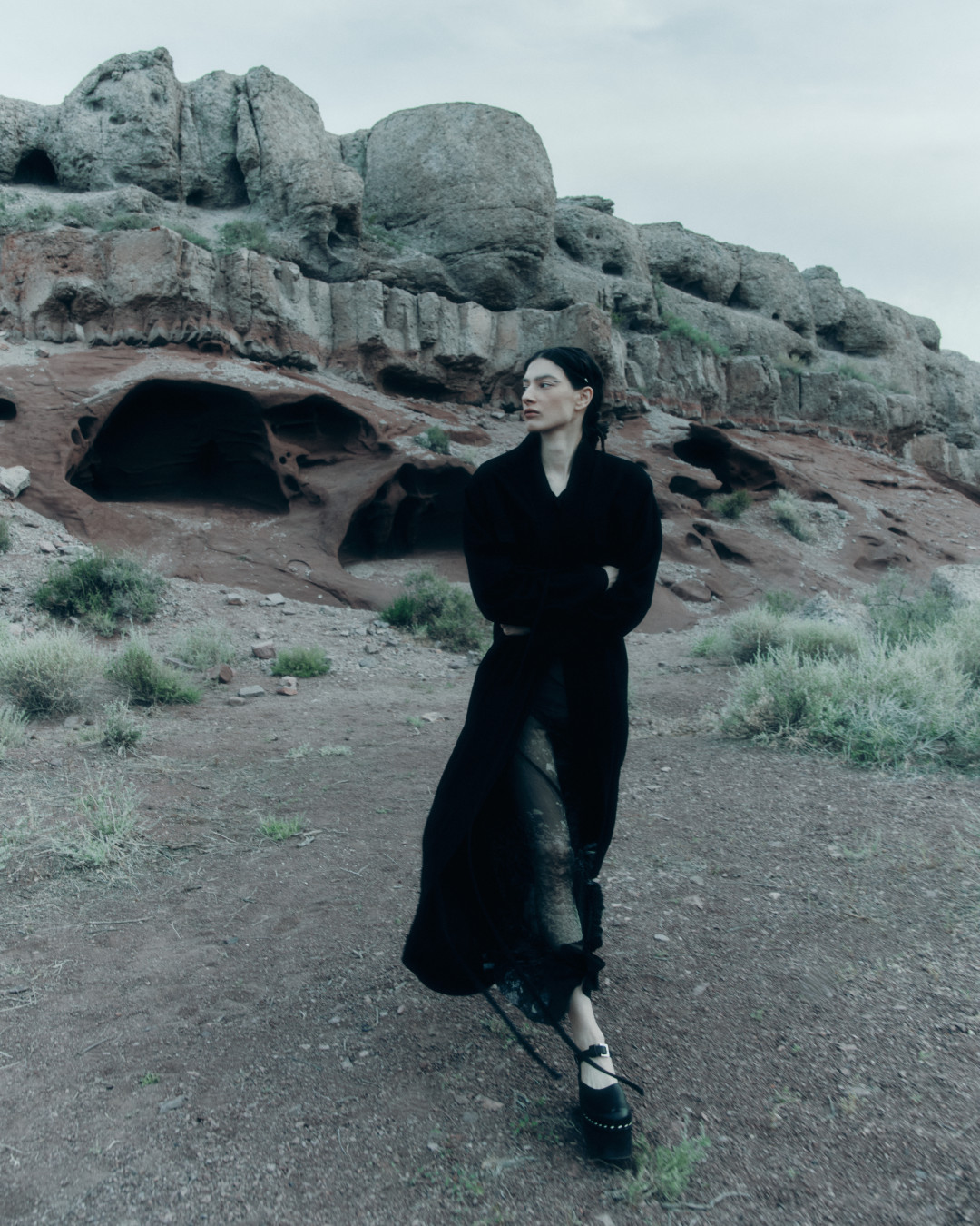 На «красных скалах» Катутау: каверстори нового номера Harper's BAZAAR Kazakhstan