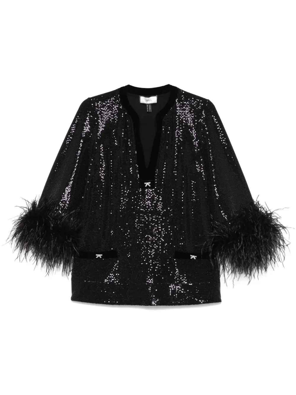 Где купить блузу с перьями как у Карлы Ергалиевой?