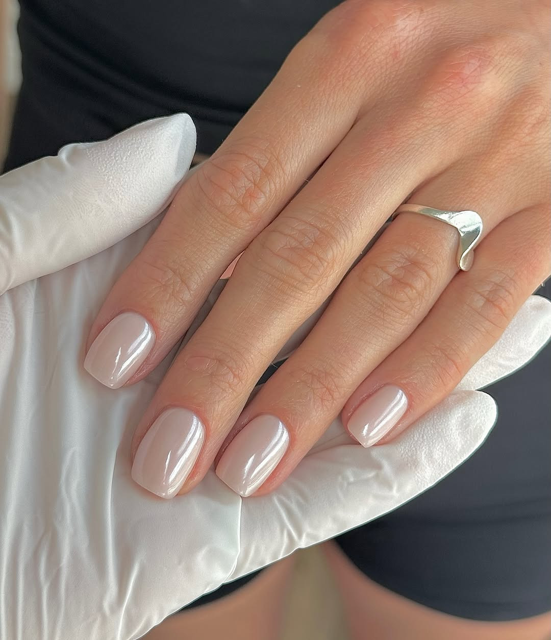 От минималистичных до ярких: идеи маникюра для коротких ногтей