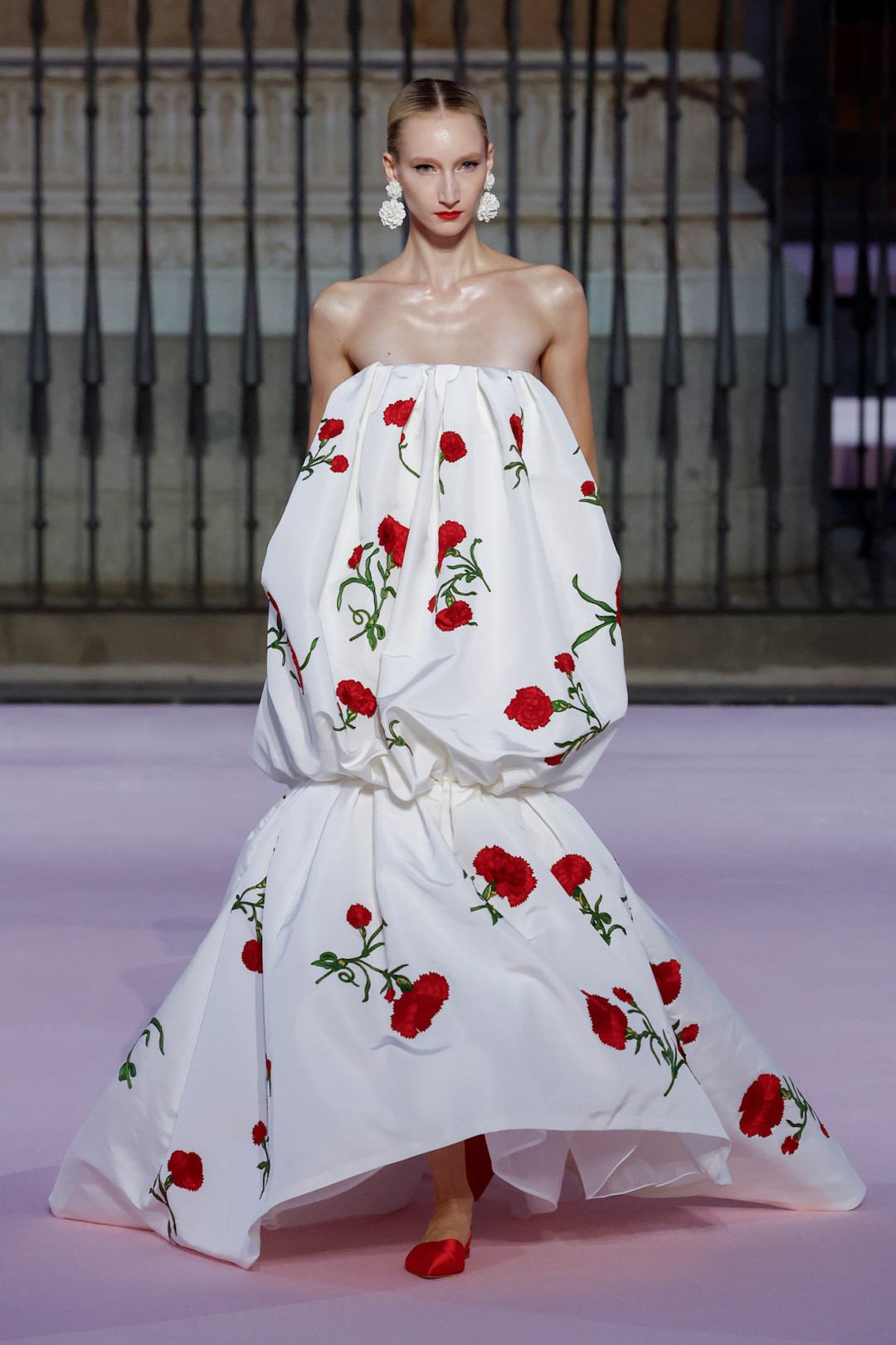 Весенне-летний показ Carolina Herrera 2026