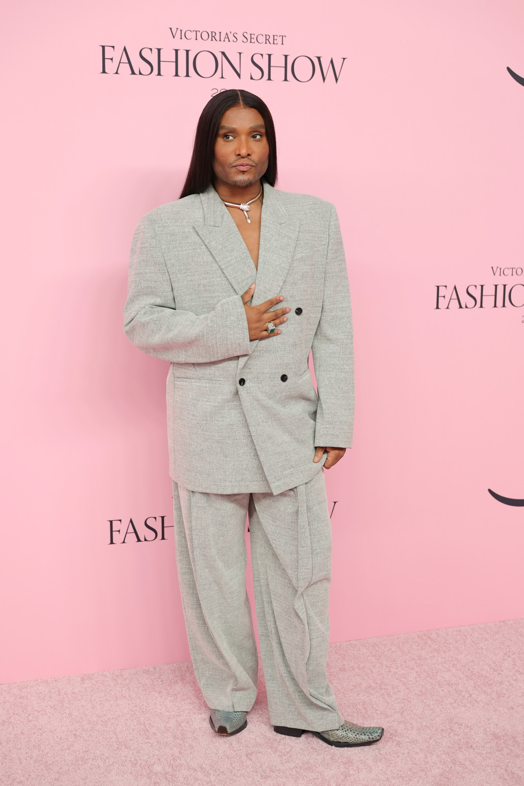 Кто сидел в первом ряду на показе Victoria’s Secret 2025?