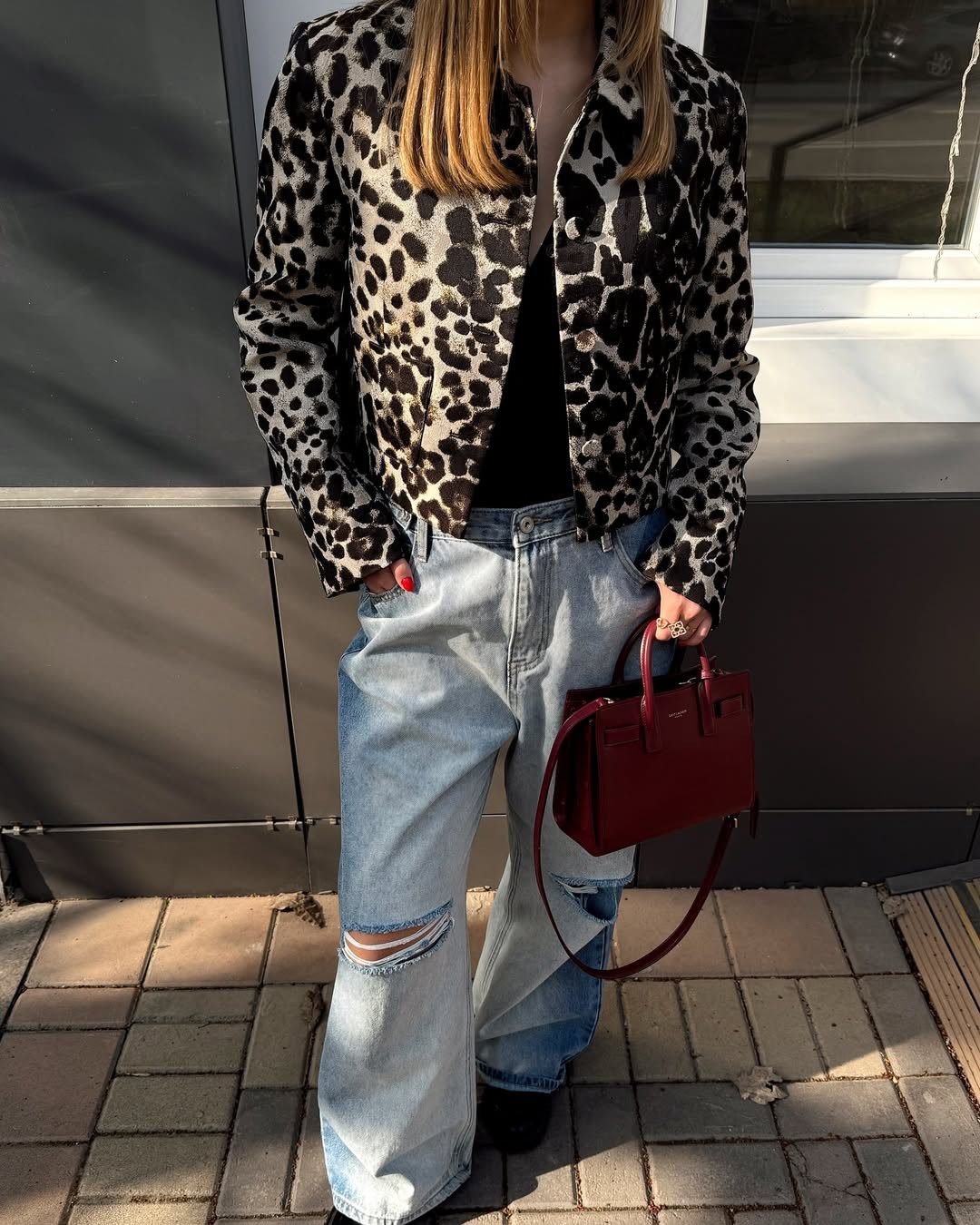 Где купить жакет с анималистическим принтом как Улмекен Дуйсенби?