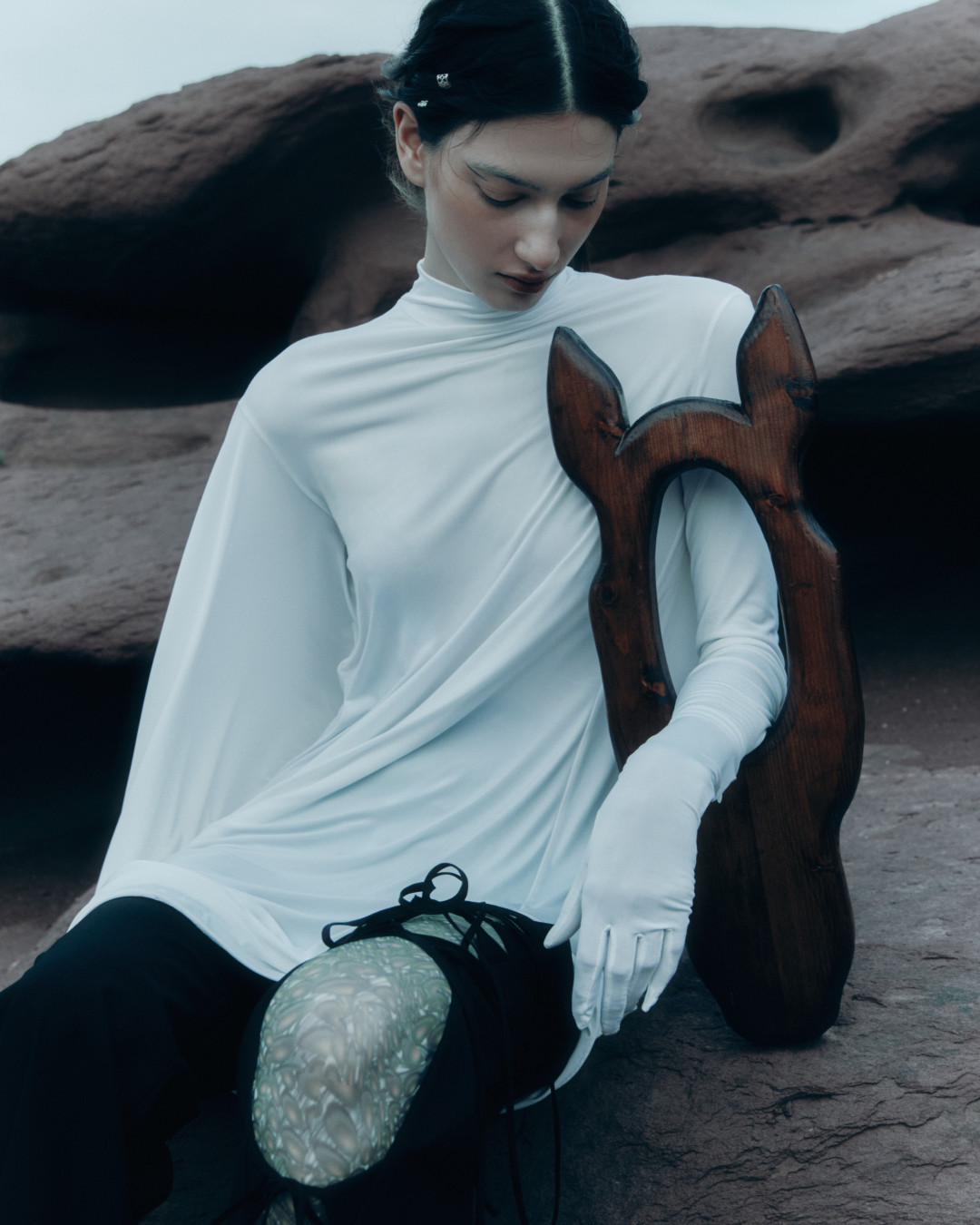 На «красных скалах» Катутау: каверстори нового номера Harper's BAZAAR Kazakhstan