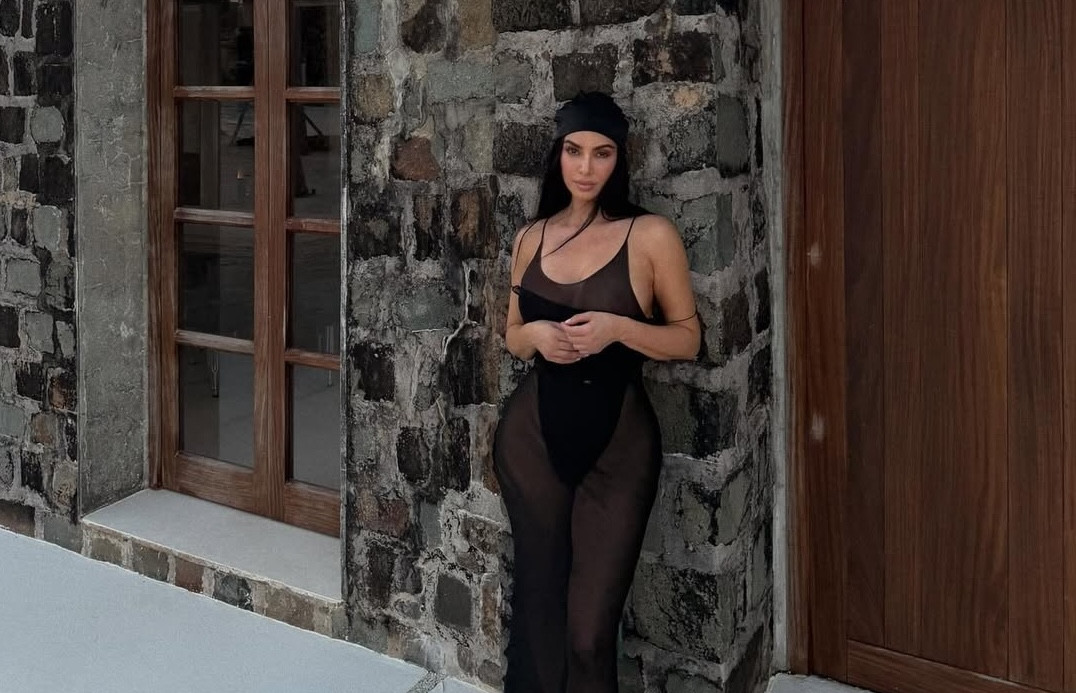 черное транспарантное платье