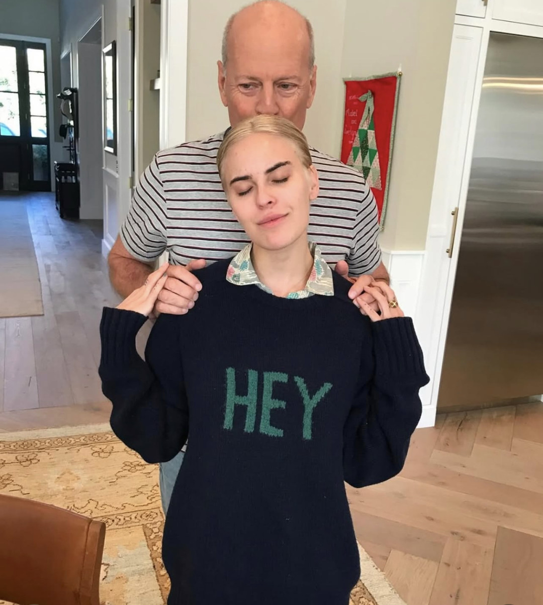 Брюса Уиллиса выселили из дома из-за болезни