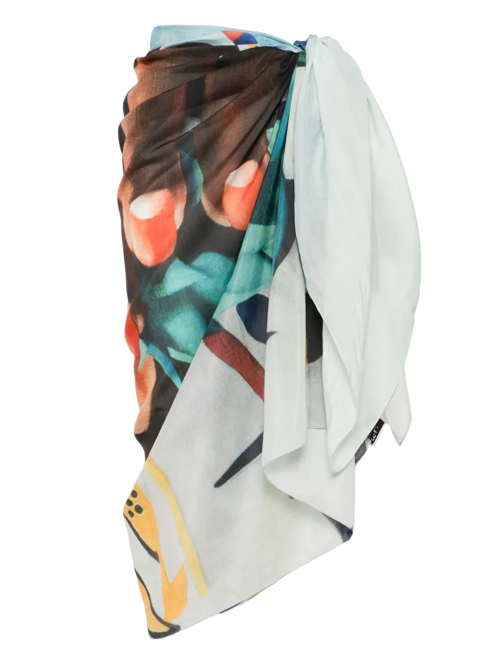 С пляжа на улицы городов: саронг стал главным аксессуаром сезона