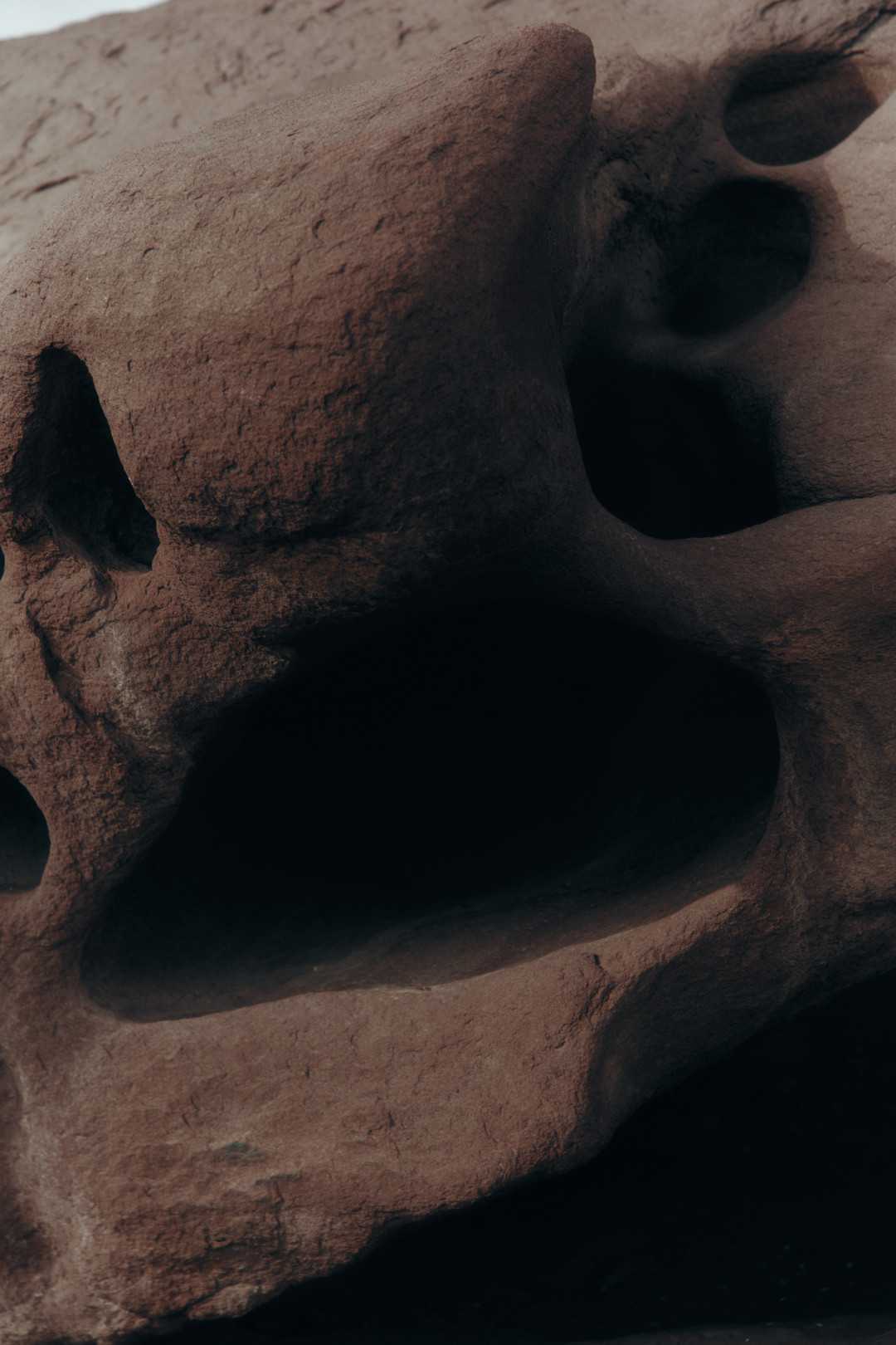 На «красных скалах» Катутау: каверстори нового номера Harper's BAZAAR Kazakhstan